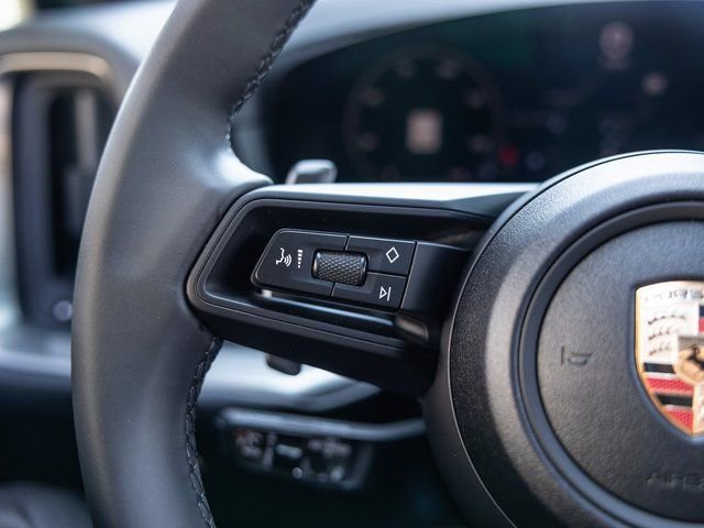 Certified 2025 Porsche Cayenne image 25