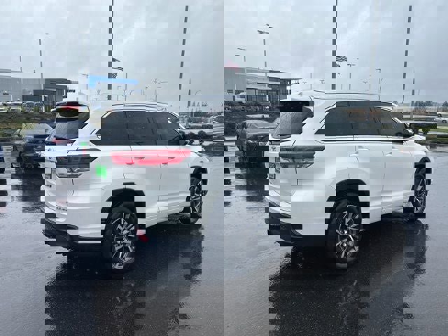 Used 2018 Toyota Highlander XLE image 7