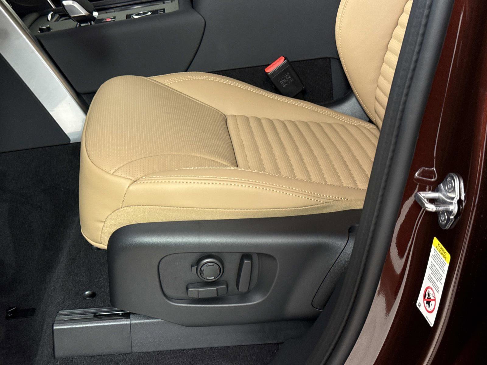 New 2026 Land Rover Discovery Limited Edition AWD/4WD image 19