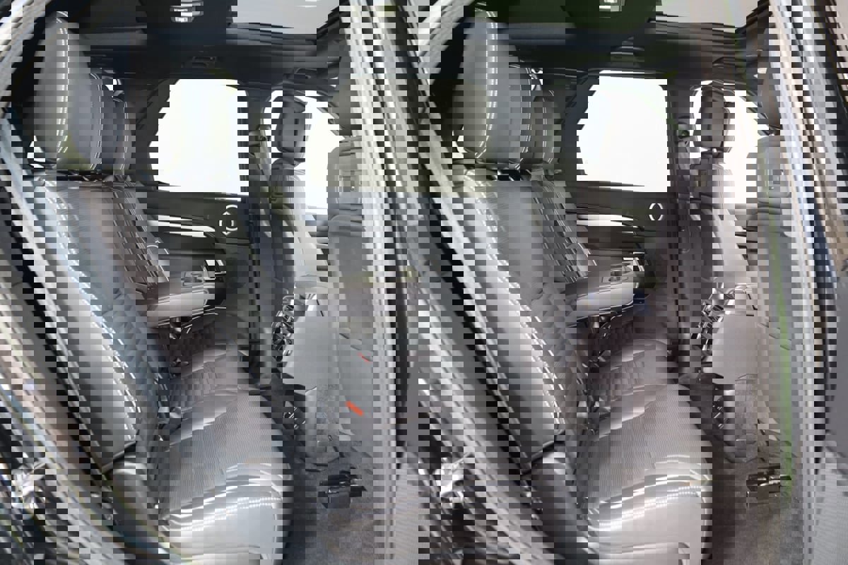 Used 2023 Land Rover Discovery S R-Dynamic image 15