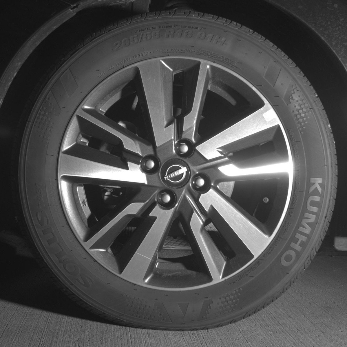 Used 2025 Nissan Versa SV FWD image 12