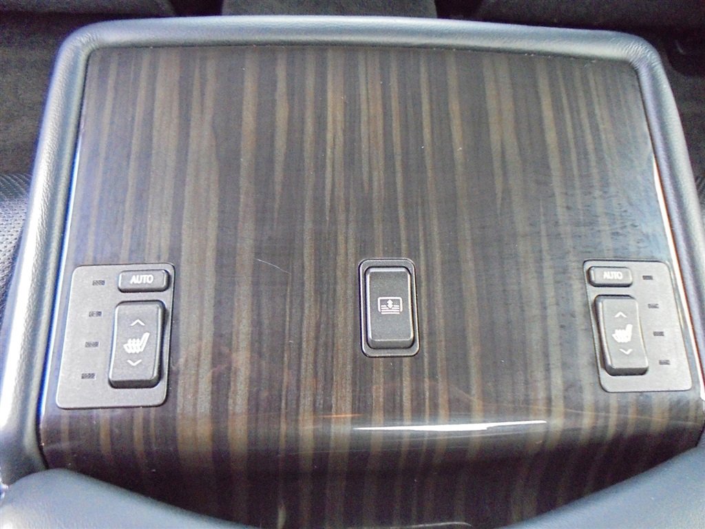 Used 2013 Lexus LS 460 AWD image 34