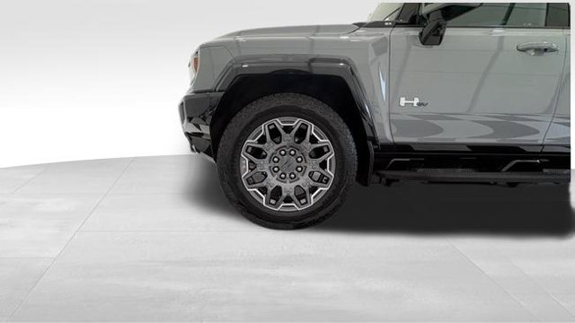 Used 2024 GMC Hummer EV 3X AWD/4WD image 13