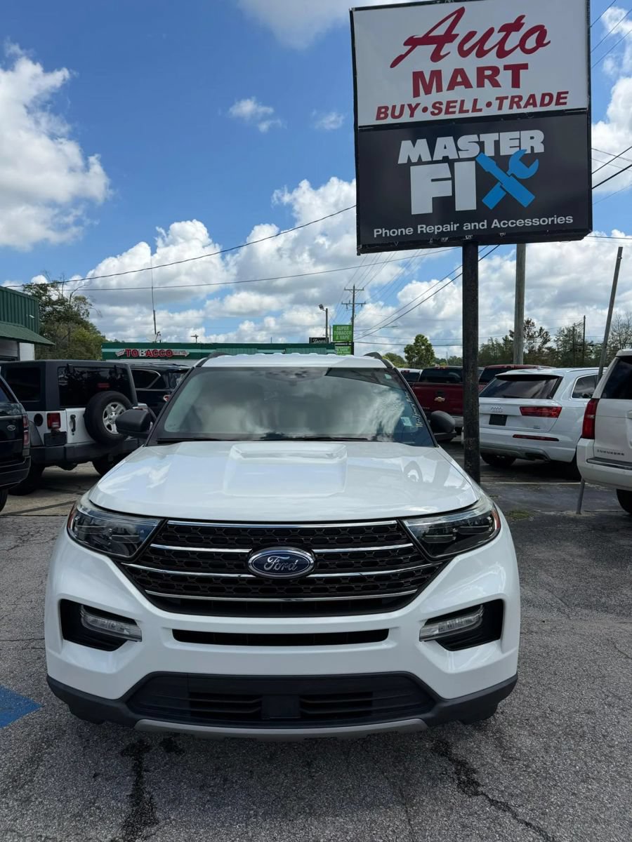 Used 2020 Ford Explorer XLT w/ Equipment Group 202A RWD image 2