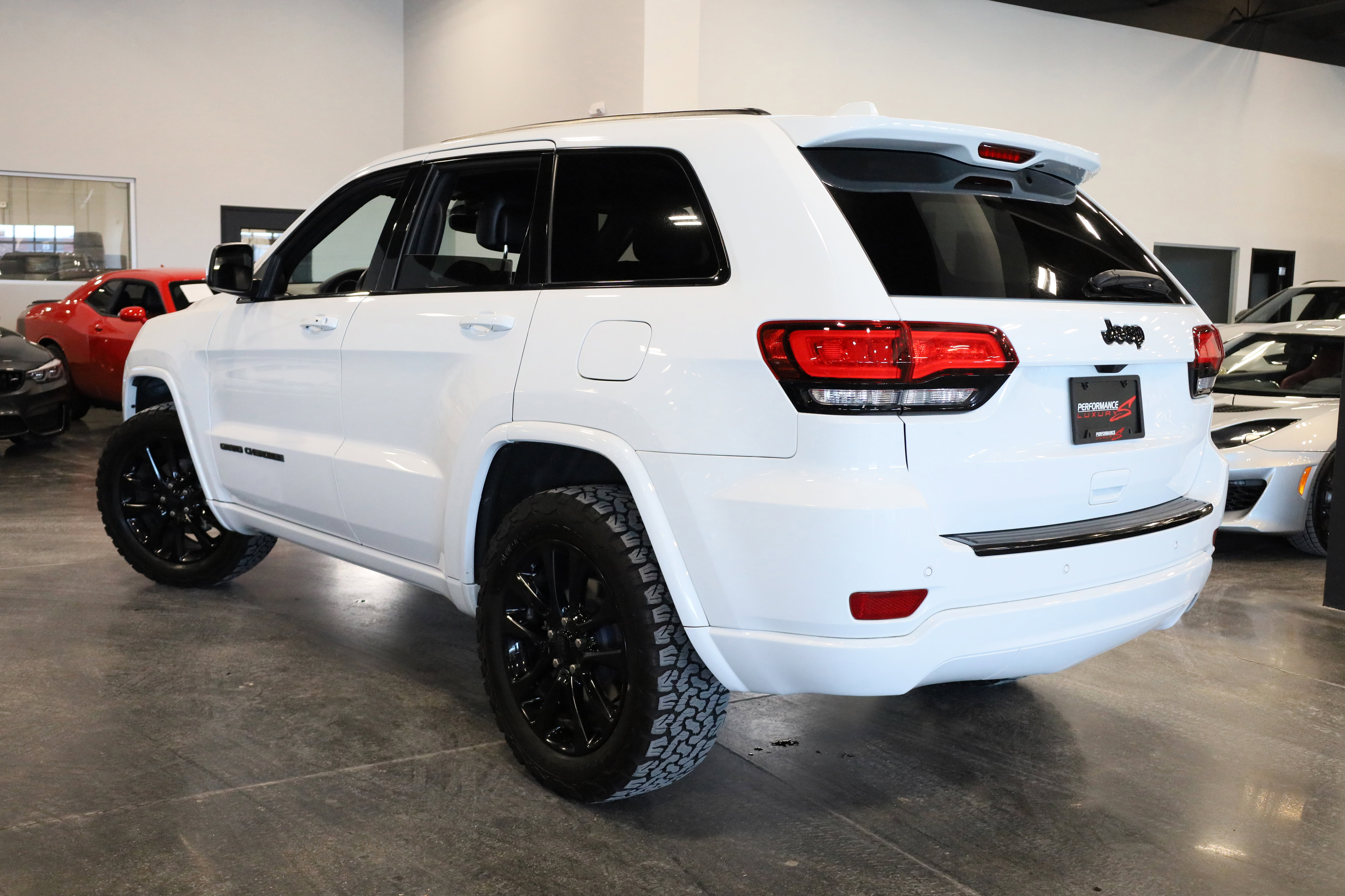 Used 2018 Jeep Grand Cherokee Altitude image 4