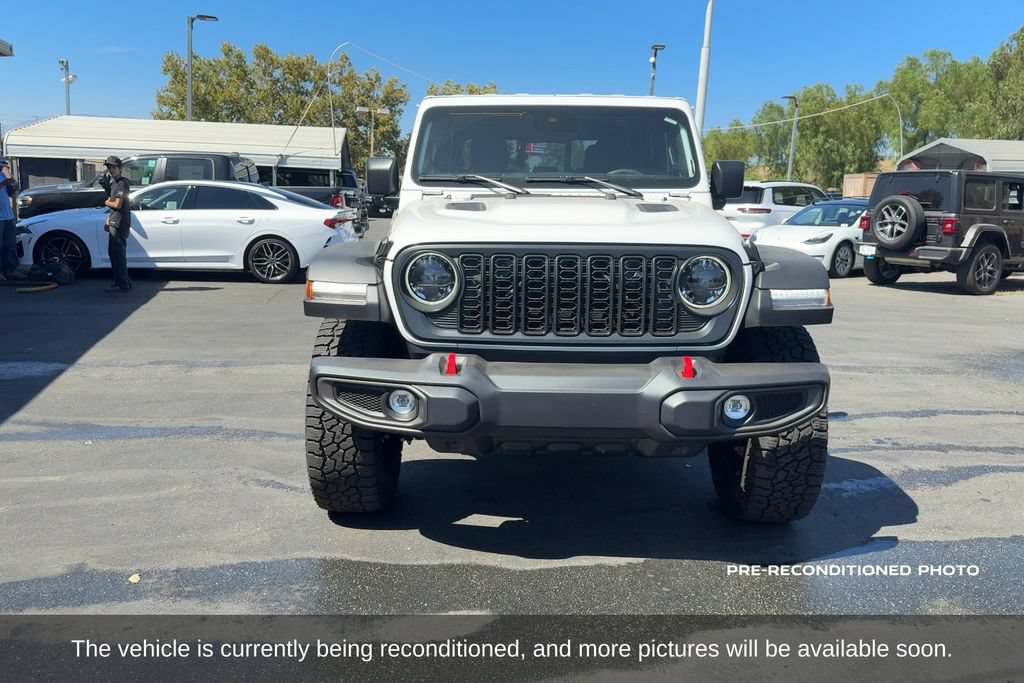 Used 2025 Jeep Gladiator Rubicon w/ Convenience Group AWD/4WD image 2