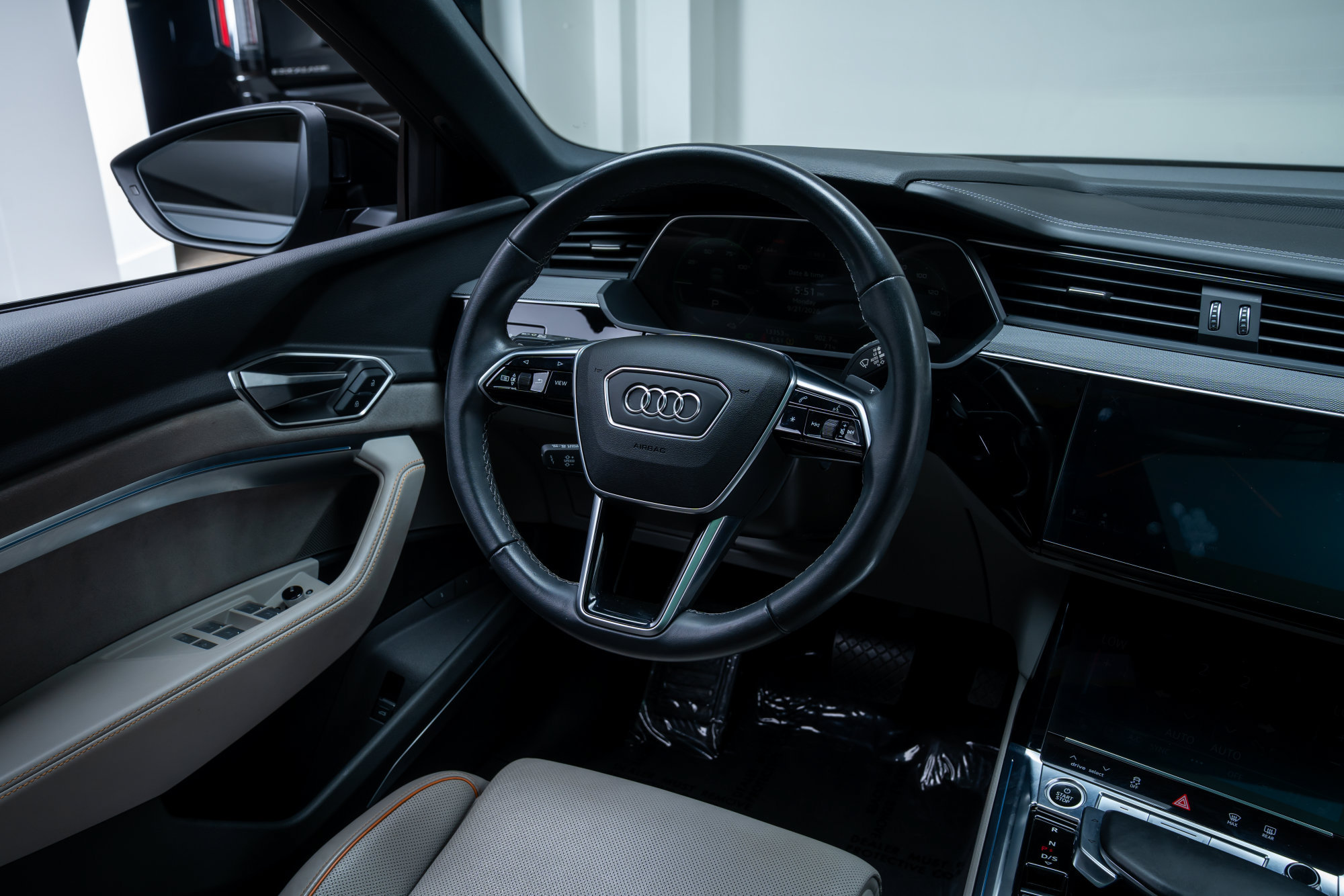 Used 2024 Audi Q8 e-tron Prestige w/ Prestige Package AWD/4WD image 9