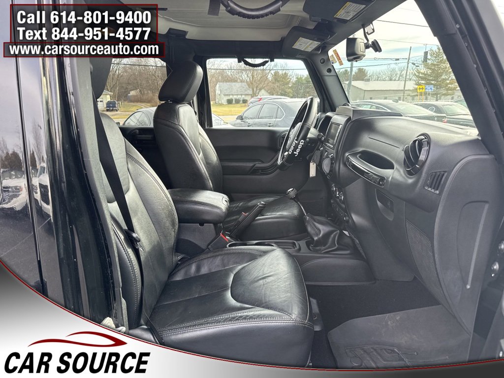 Used 2014 Jeep Wrangler Unlimited Sahara image 32