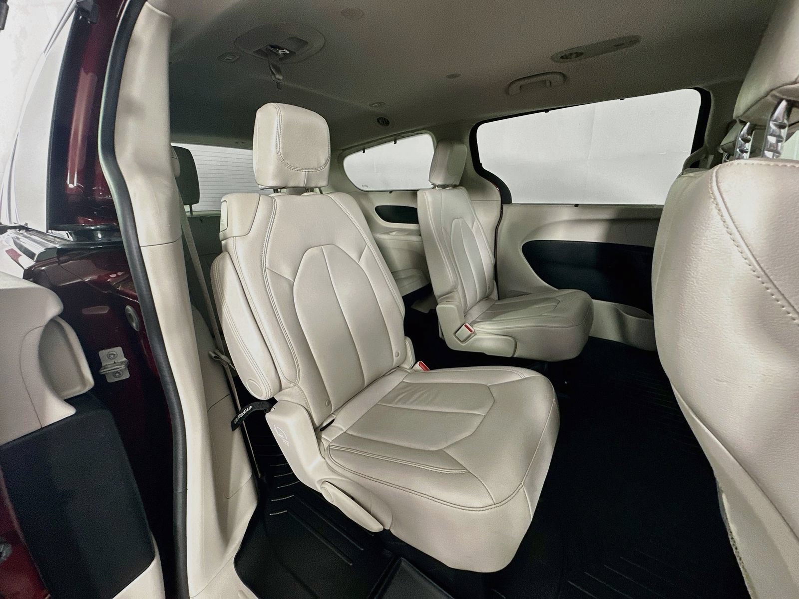 Used 2017 Chrysler Pacifica Touring-L FWD image 28