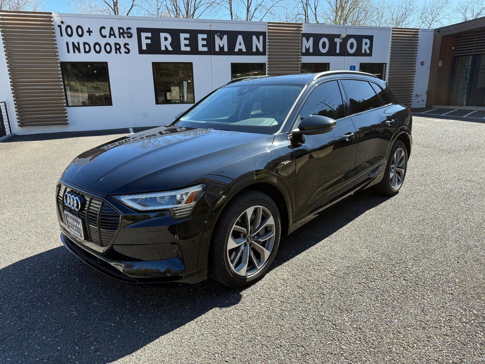 Used 2021 Audi e-tron Premium Plus w/ Premium Plus Package image 4