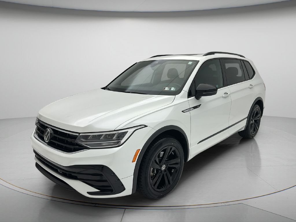 Used 2024 Volkswagen Tiguan SE R-Line AWD/4WD image 3