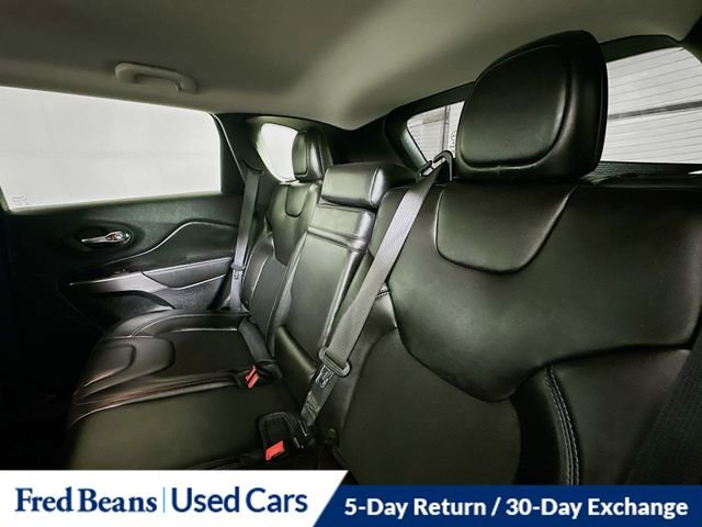 Used 2019 Jeep Cherokee Latitude Plus w/ Comfort/Convenience Group AWD/4WD image 25