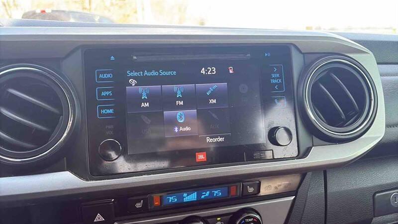 Used 2018 Toyota Tacoma Limited AWD/4WD image 16