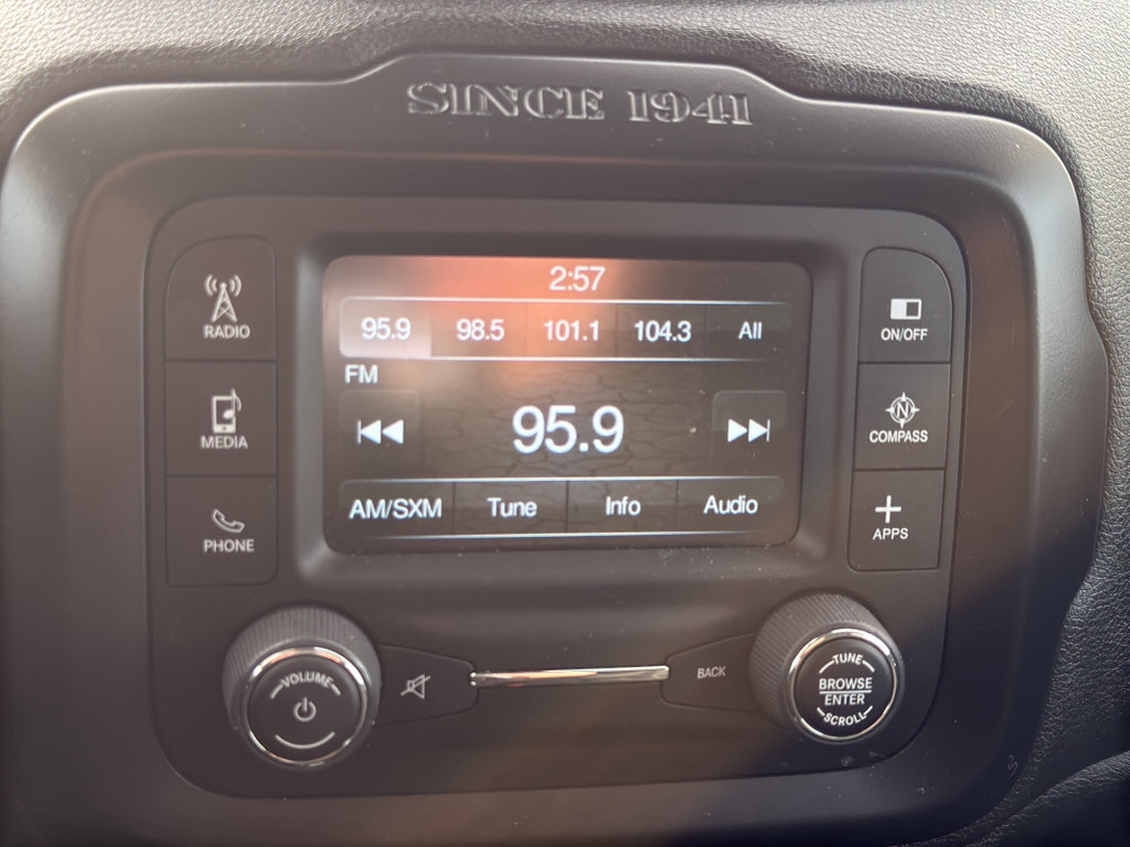 Used 2016 Jeep Renegade Latitude image 17