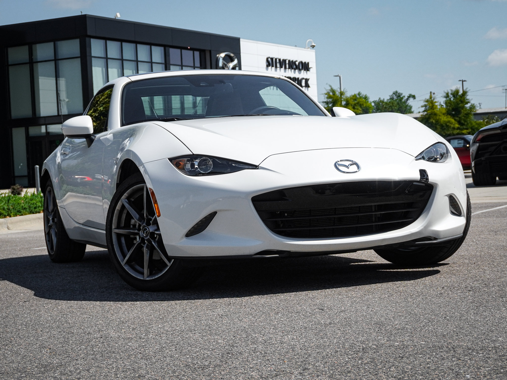 Used 2022 MAZDA MX-5 Miata RF Grand Touring RWD image 2