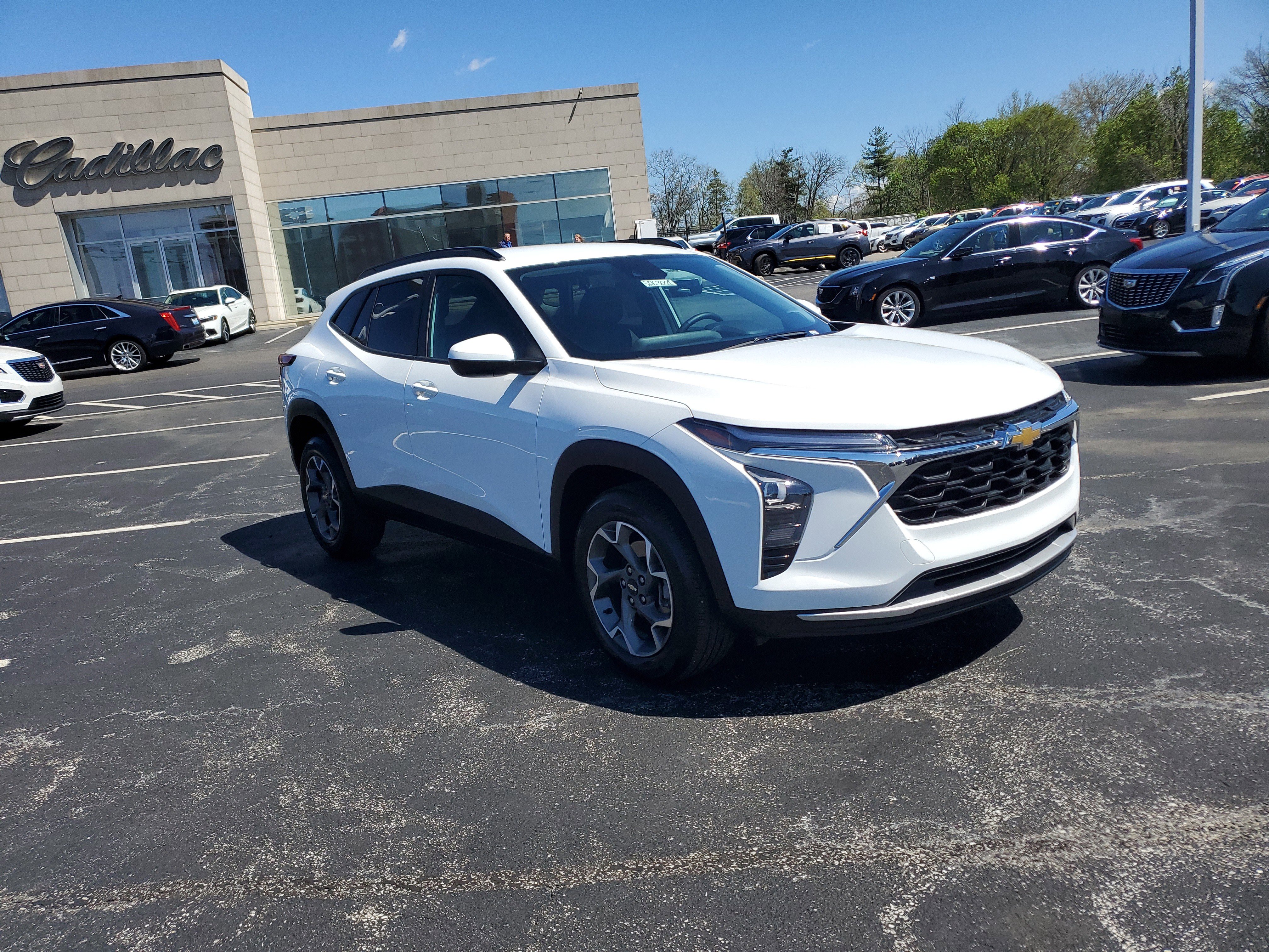Used 2024 Chevrolet Trax LT w/ Driver Confidence Package FWD image 4