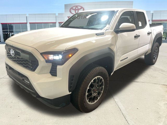 Certified 2025 Toyota Tacoma TRD Off-Road w/ TRD Off Road Upgrade Package AWD/4WD image 5
