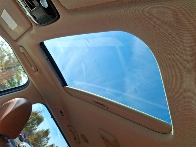 Used 2024 Kia Carnival SX Prestige image 16