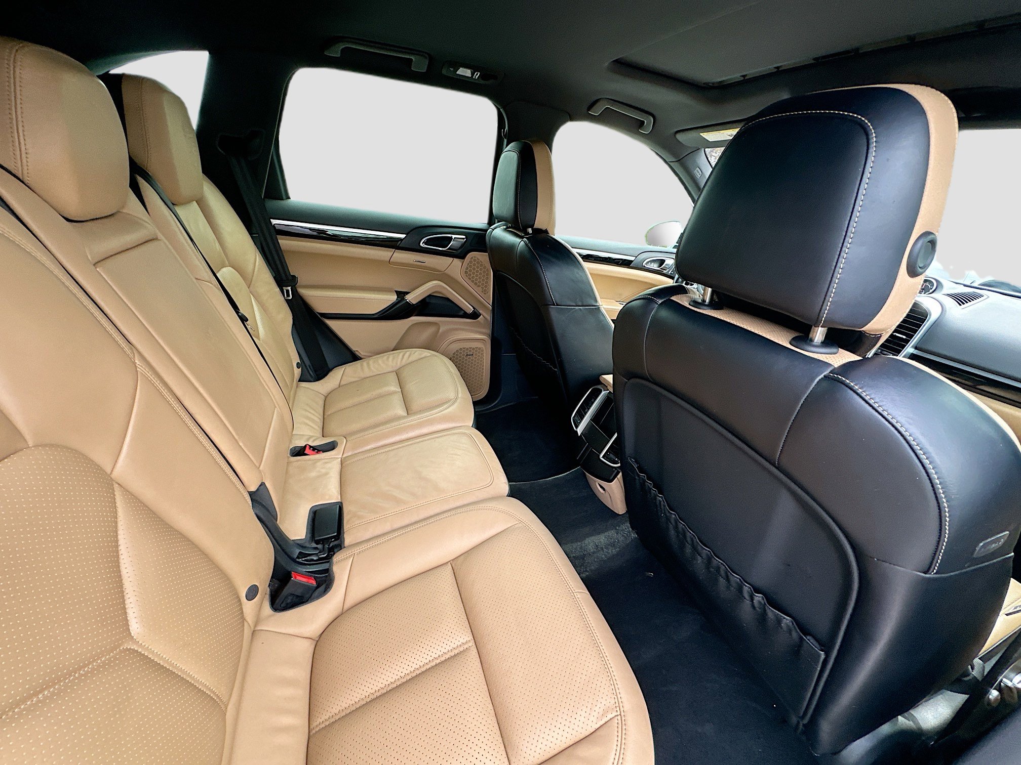 Used 2017 Porsche Cayenne Platinum Edition image 32