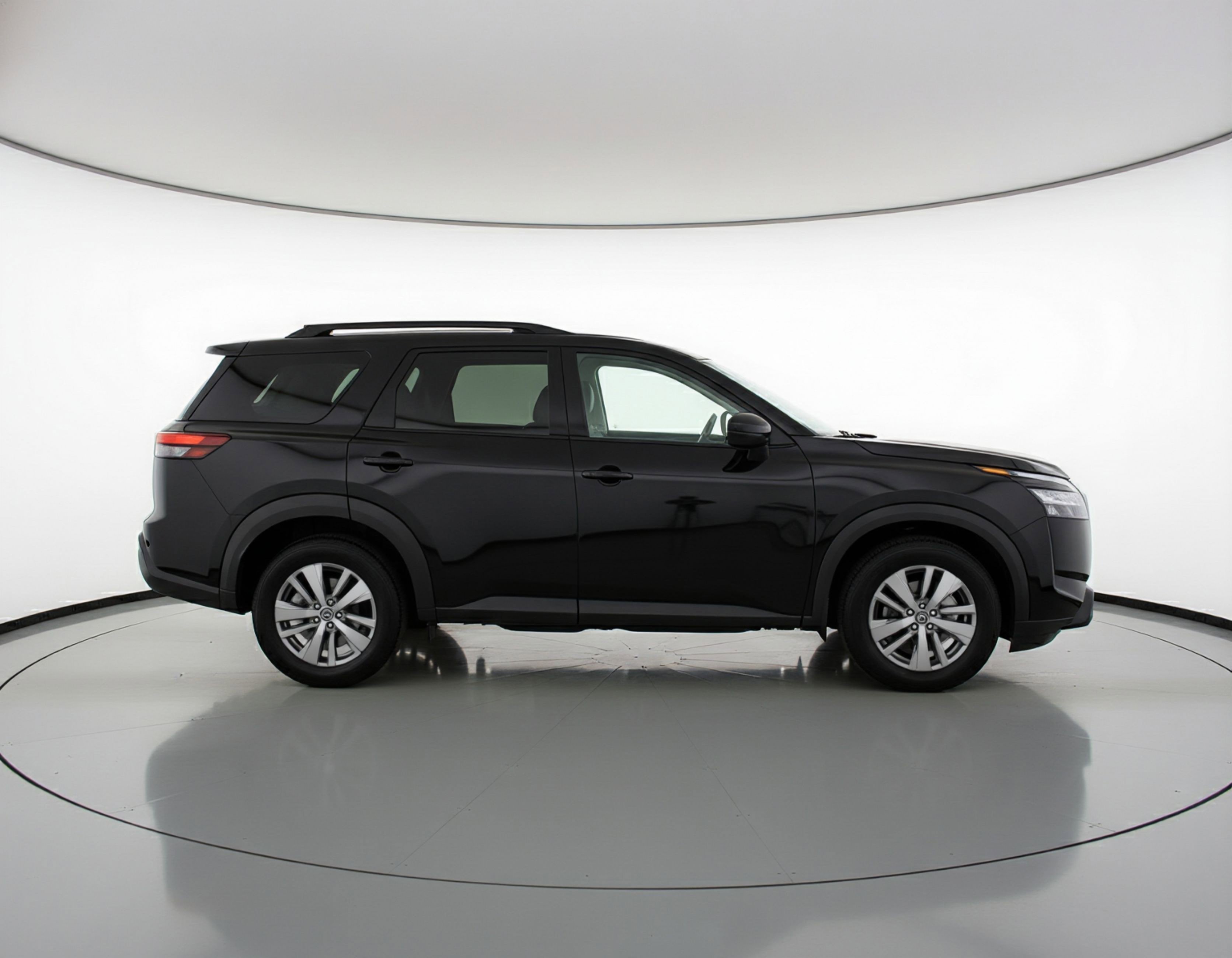 Used 2025 Nissan Pathfinder SV FWD image 11