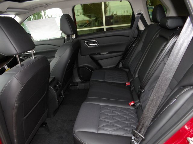 New 2026 Nissan Rogue Platinum image 17