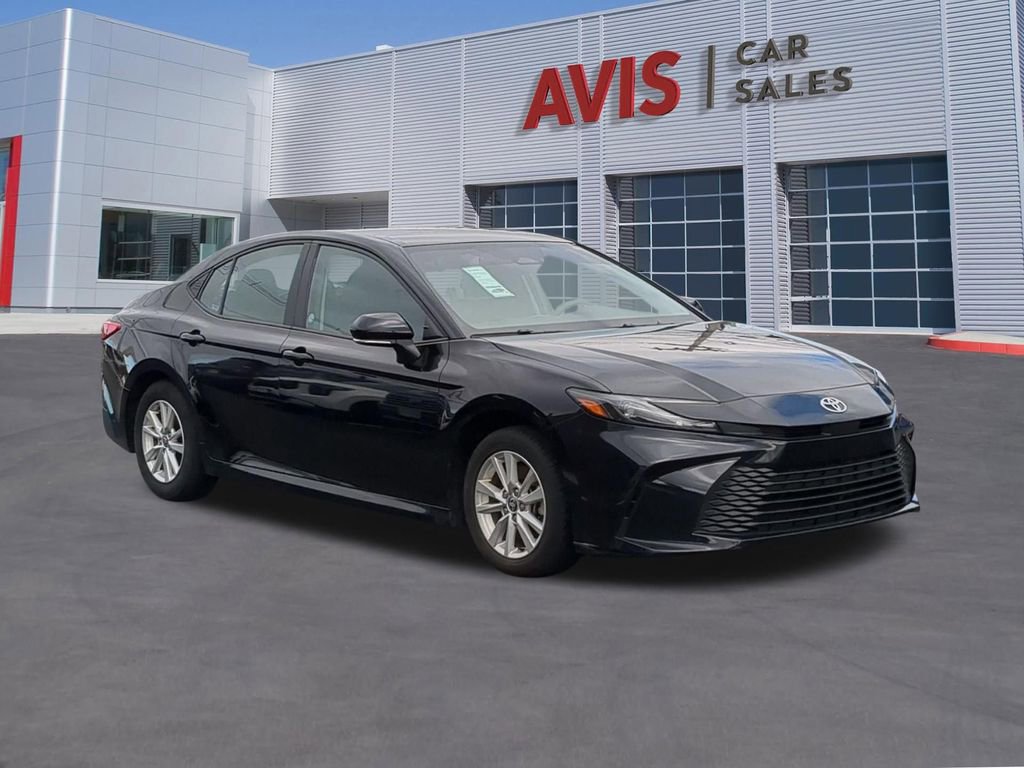 Used 2025 Toyota Camry LE image 3