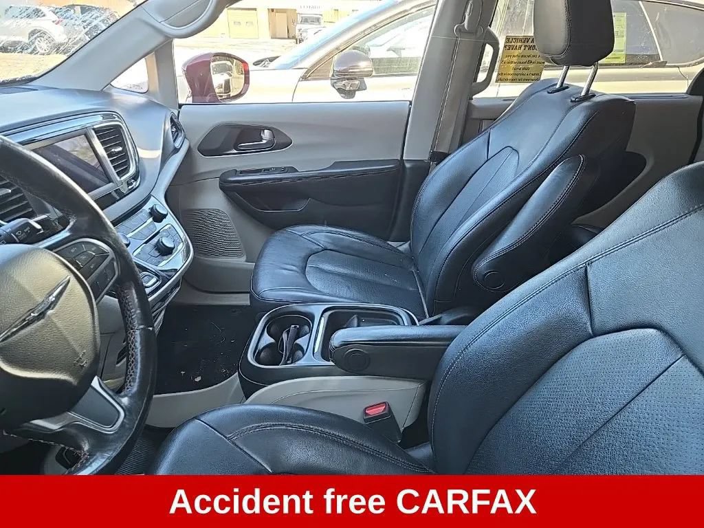 Used 2020 Chrysler Pacifica Touring-L FWD image 12