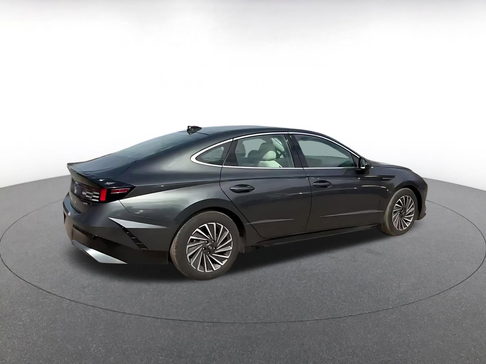 Used 2025 Hyundai Sonata SEL FWD image 14