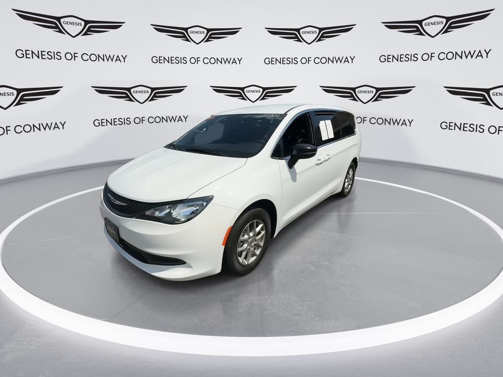 Used 2025 Chrysler Voyager LX FWD image 4
