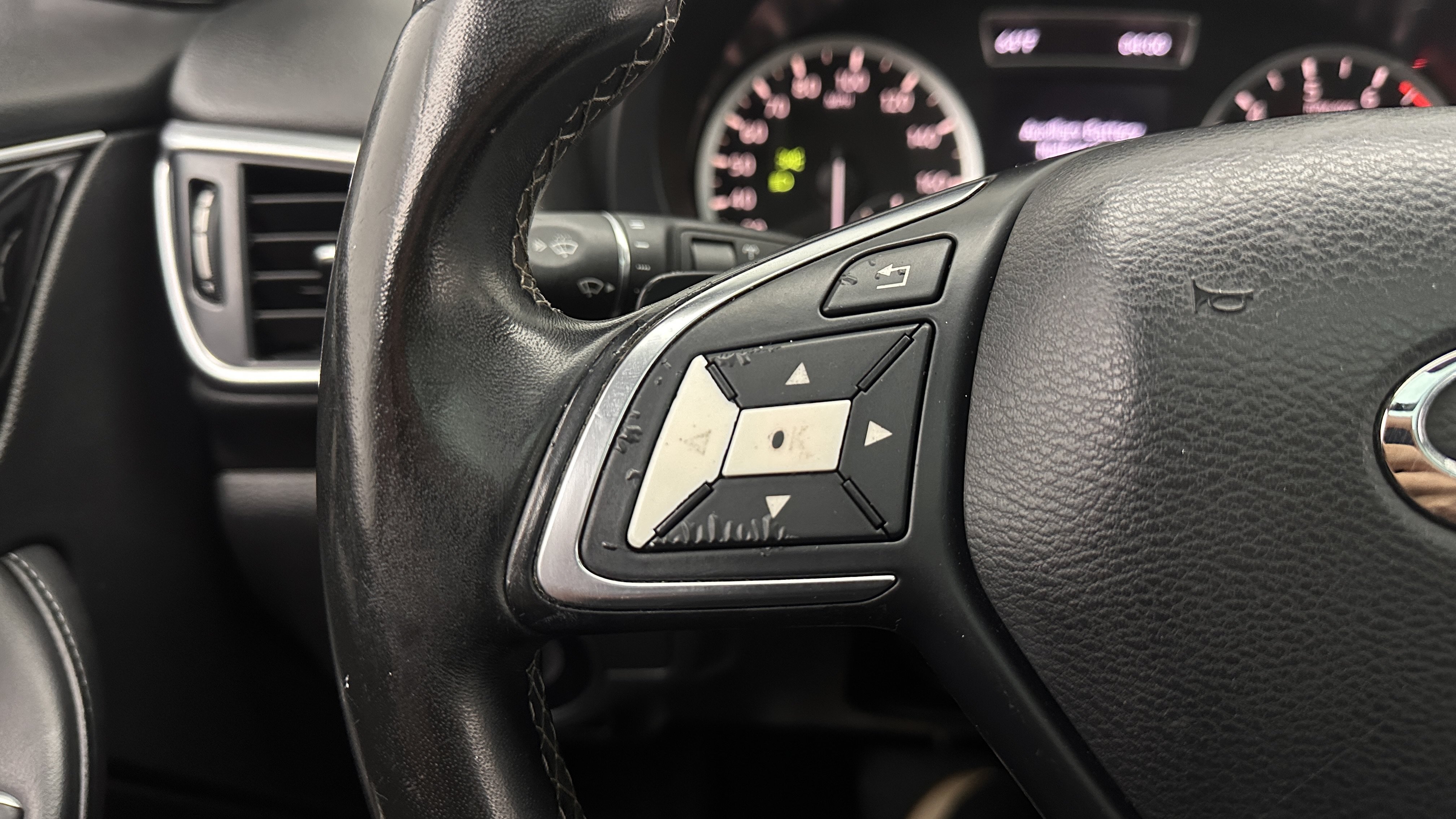 Used 2018 INFINITI QX30 Premium FWD image 17