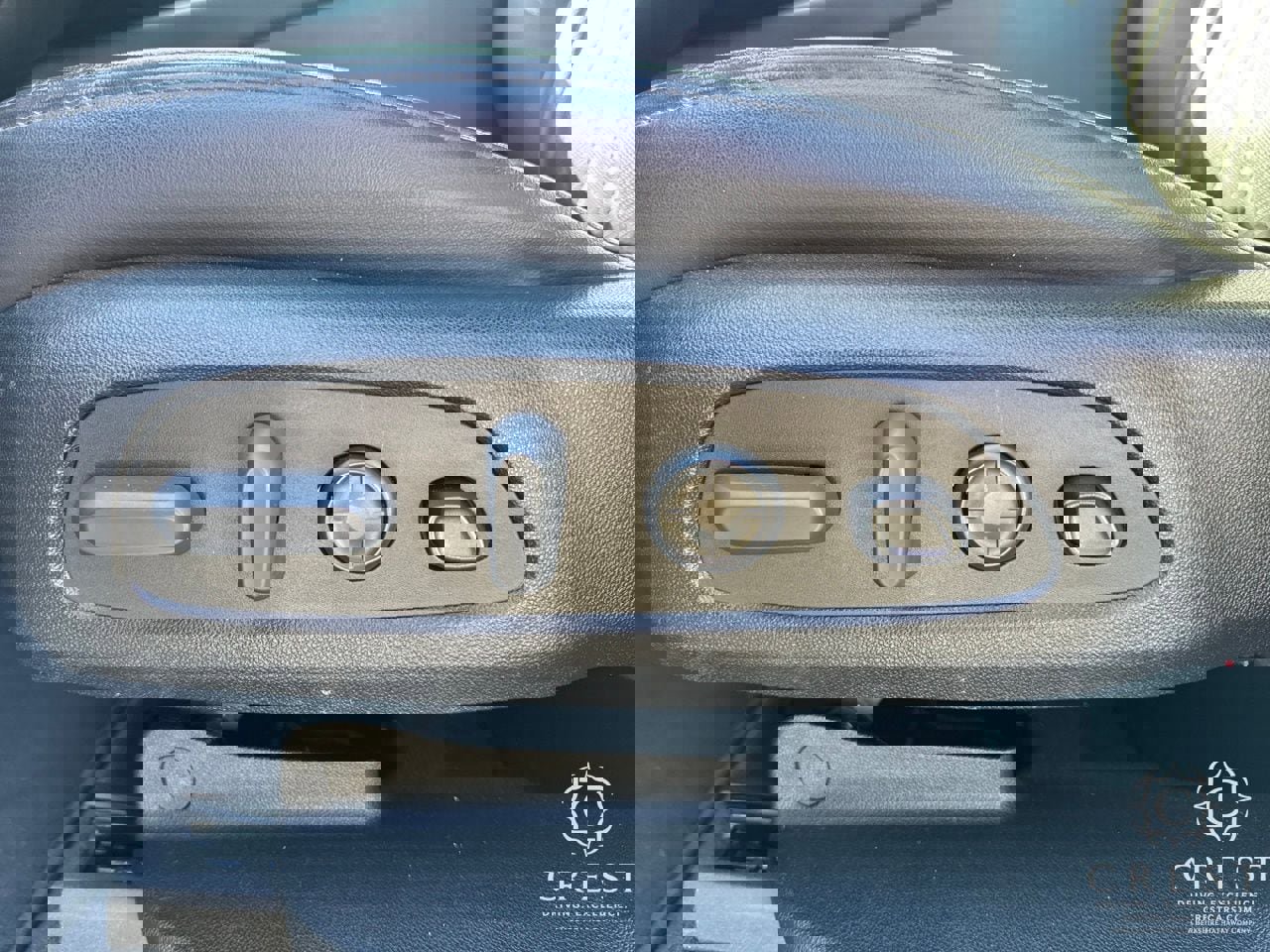 Used 2023 Buick Enclave Avenir image 7