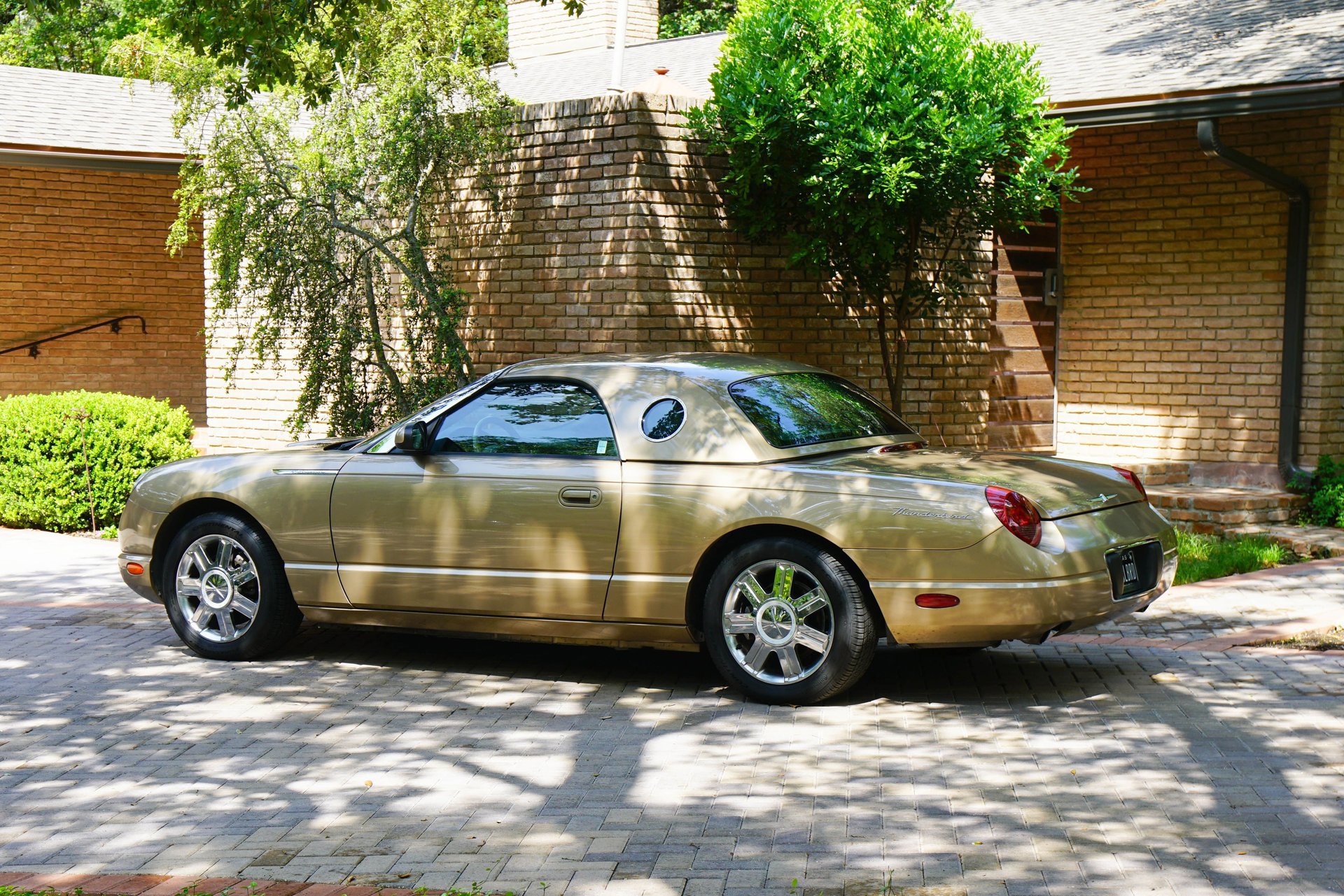 Used 2005 Ford Thunderbird 50th Anniversary RWD image 11