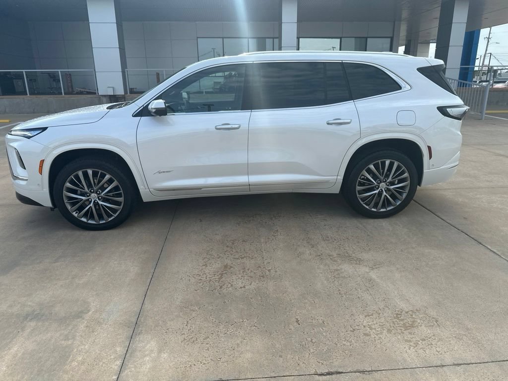 Used 2025 Buick Enclave Avenir AWD/4WD image 27