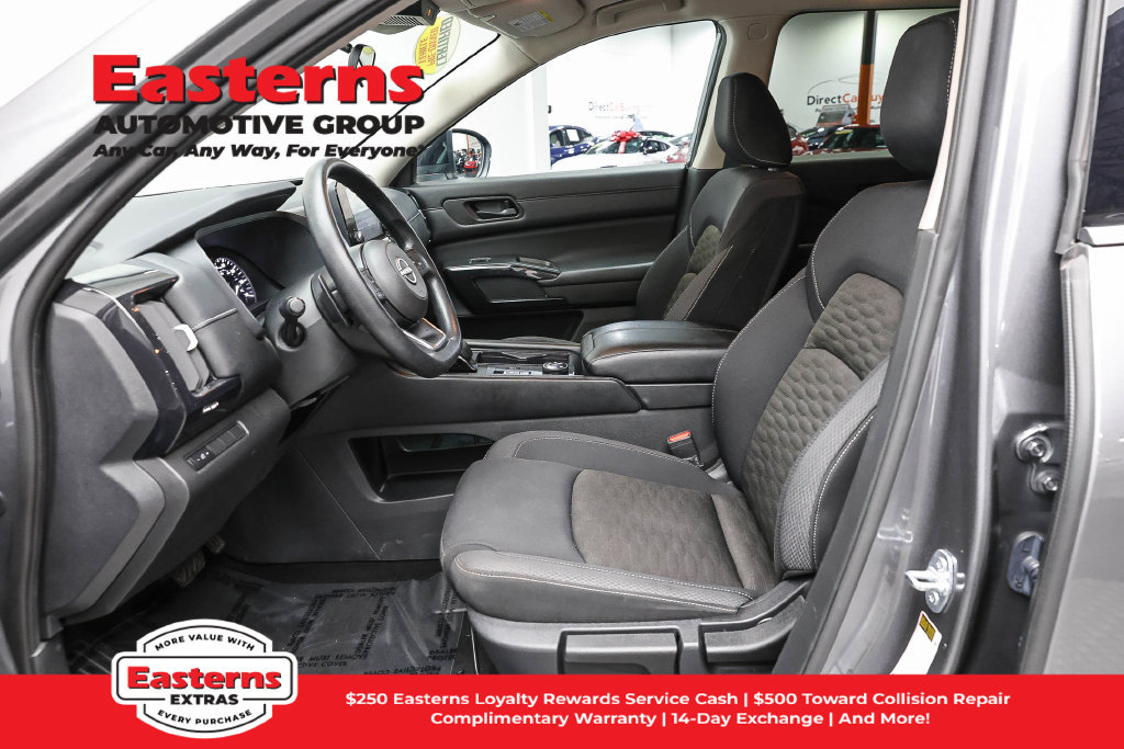 Used 2024 Nissan Pathfinder S AWD/4WD image 15