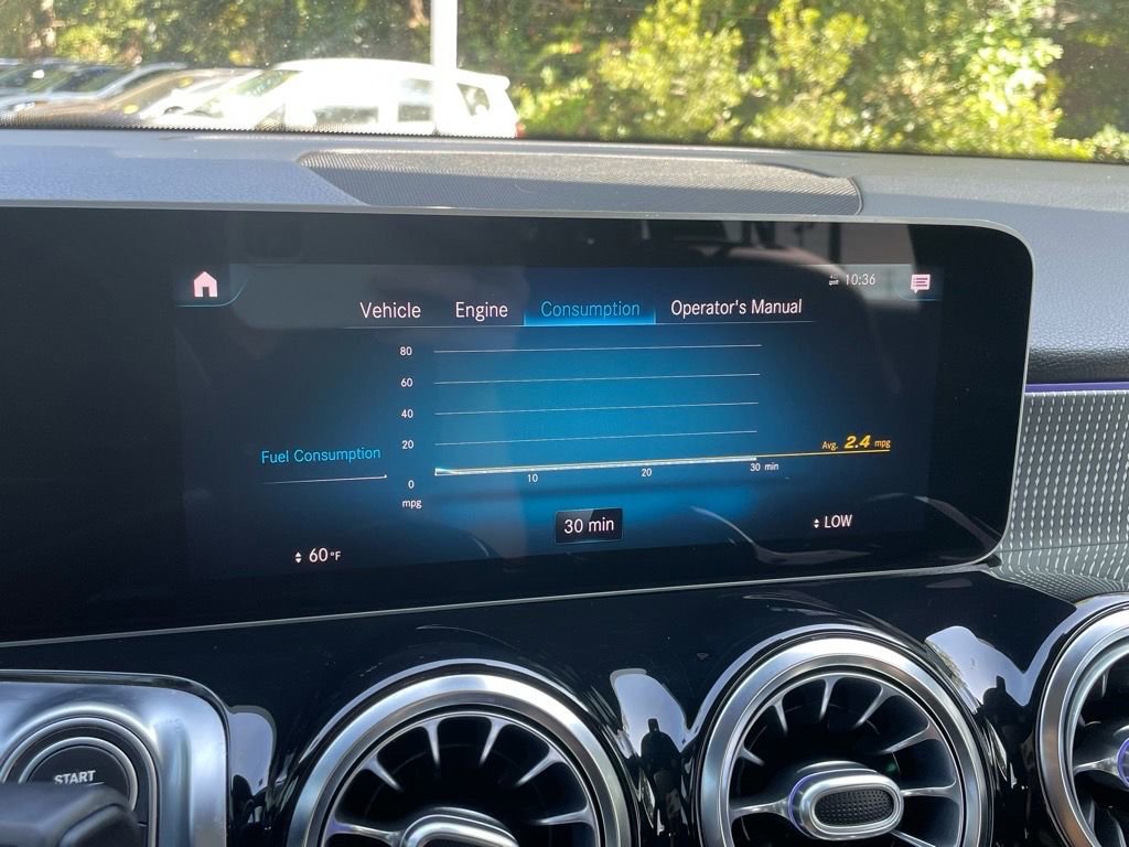 Used 2021 Mercedes-Benz GLB 250 4MATIC w/ Premium Package image 16