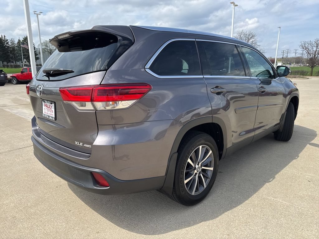 Used 2019 Toyota Highlander XLE AWD/4WD image 3