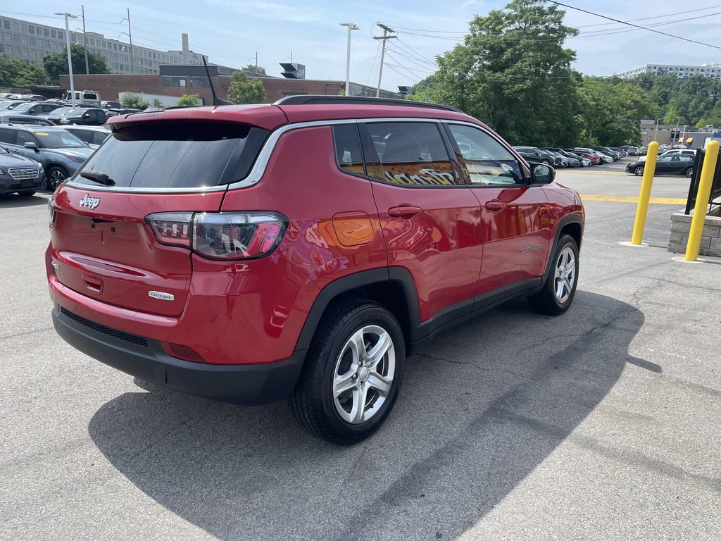 Used 2024 Jeep Compass Latitude AWD/4WD image 8