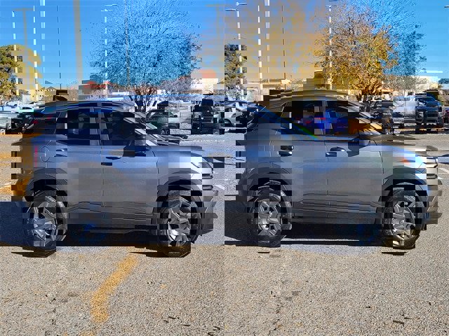 Used 2025 Nissan Kicks S image 3