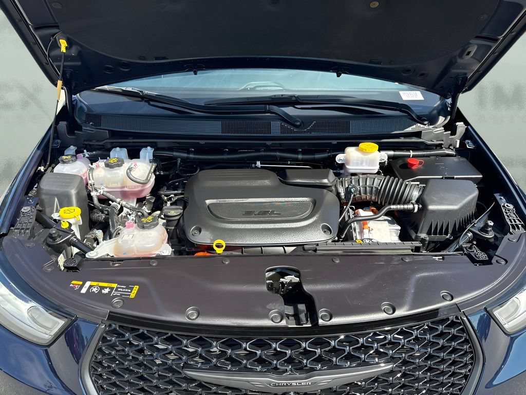 Used 2024 Chrysler Pacifica Premium FWD image 31