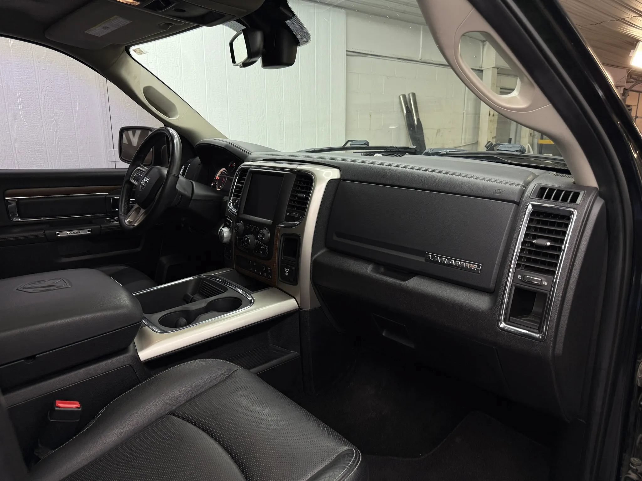 Used 2016 RAM 1500 Laramie w/ Convenience Group AWD/4WD image 7