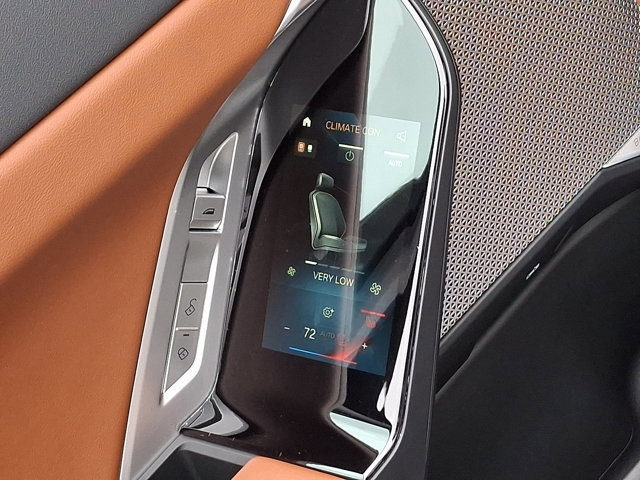 Certified 2023 BMW 760i xDrive image 12