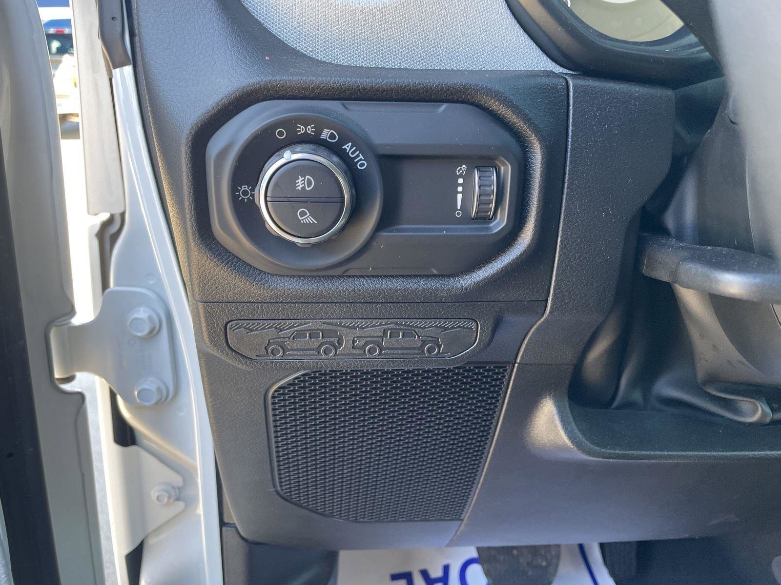 Used 2025 Jeep Gladiator Sport image 11