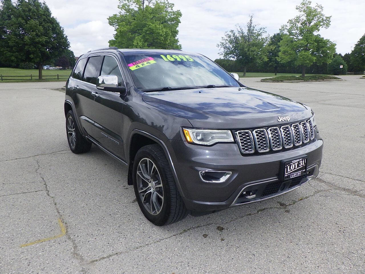 Used 2017 Jeep Grand Cherokee Overland w/ Jeep Active Safety Group AWD/4WD image 5