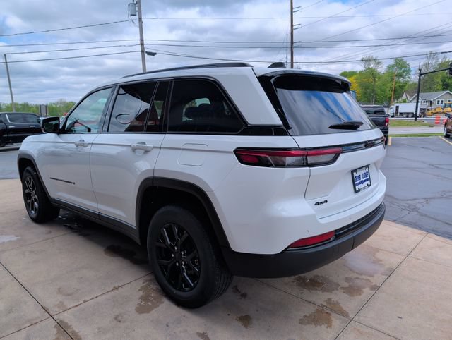 Used 2025 Jeep Grand Cherokee Altitude AWD/4WD image 6