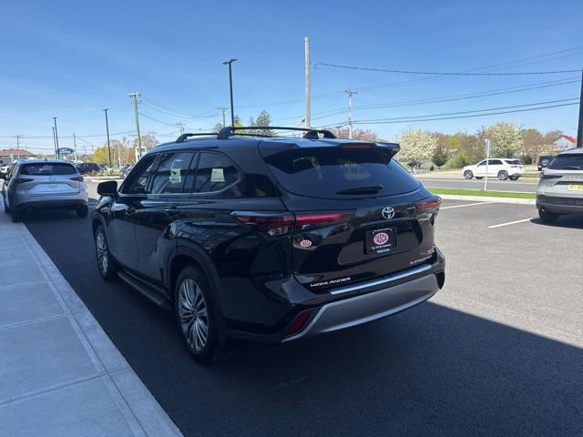 Used 2024 Toyota Highlander Platinum AWD/4WD image 6