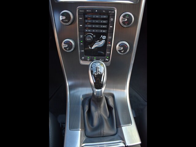 Used 2016 Volvo XC60 T5 Platinum FWD image 12