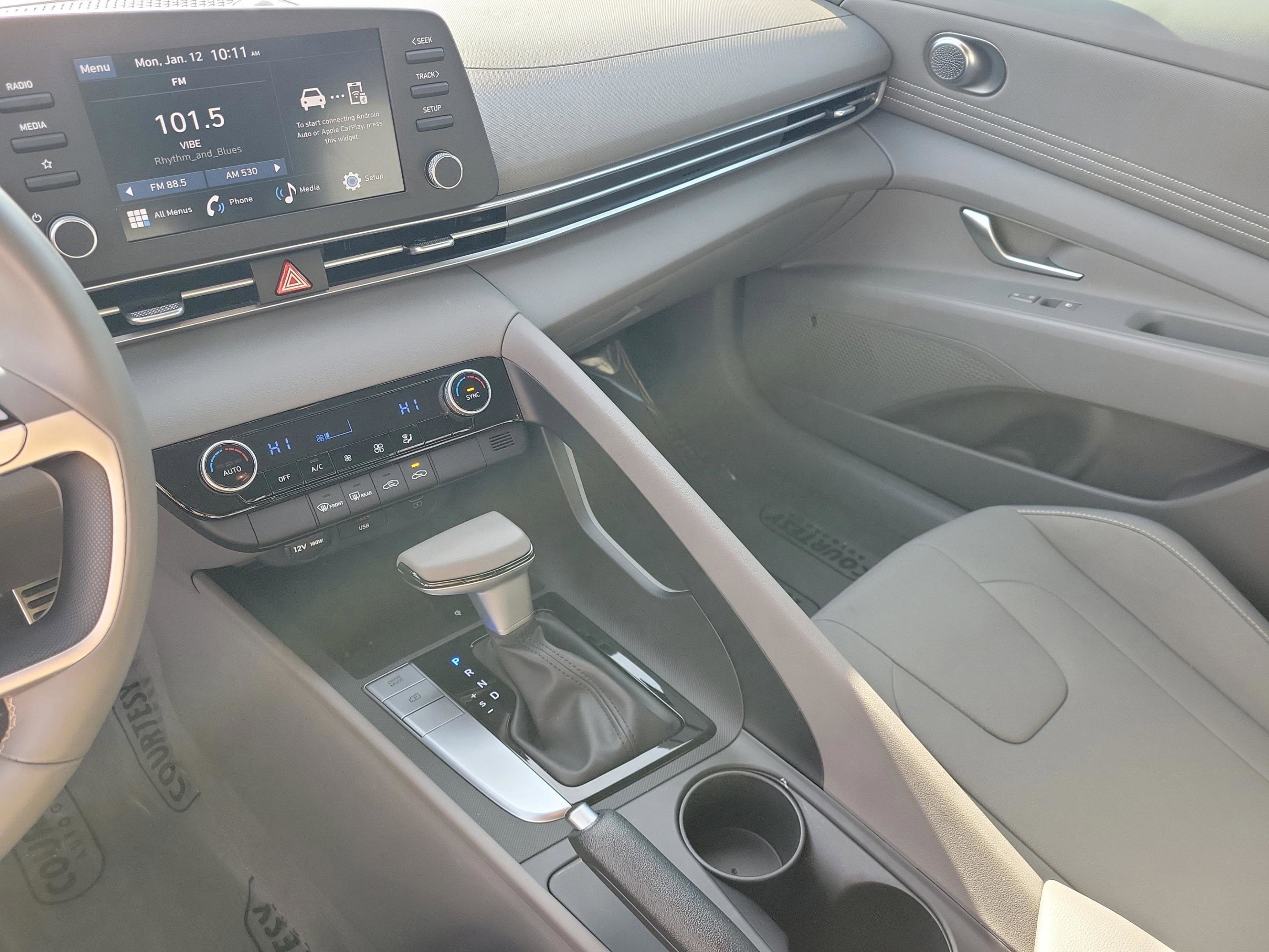 Used 2025 Hyundai Elantra Sport image 25