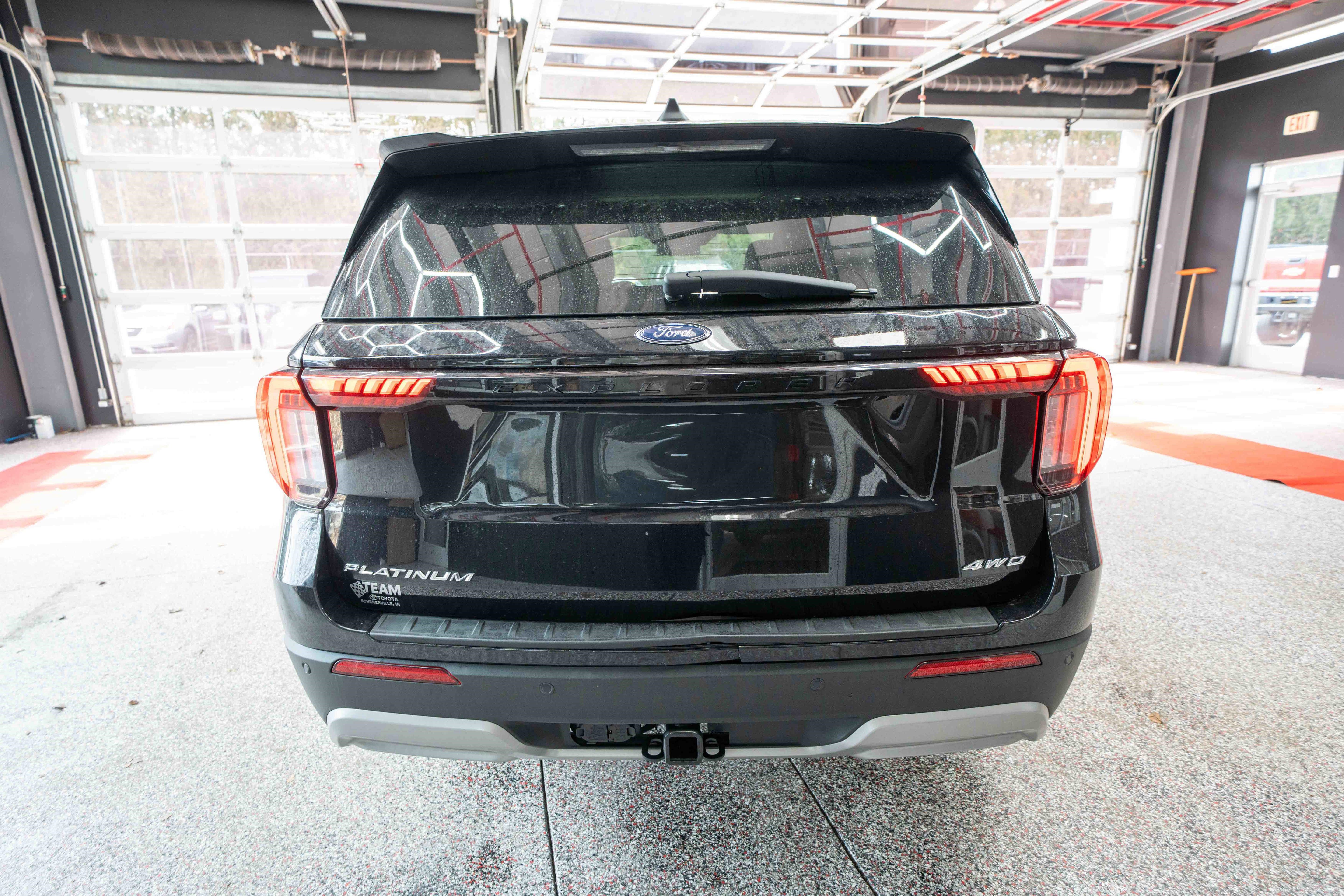 Used 2025 Ford Explorer Platinum w/ LUX Leather Package image 3