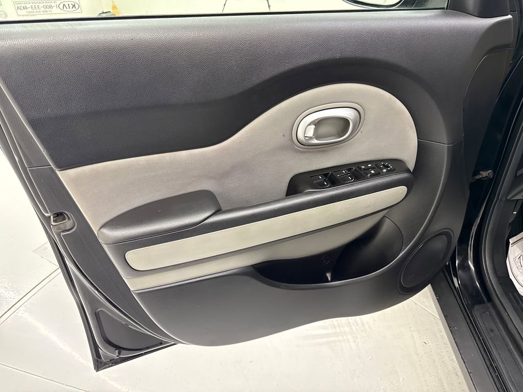 Used 2016 Kia Soul FWD image 11