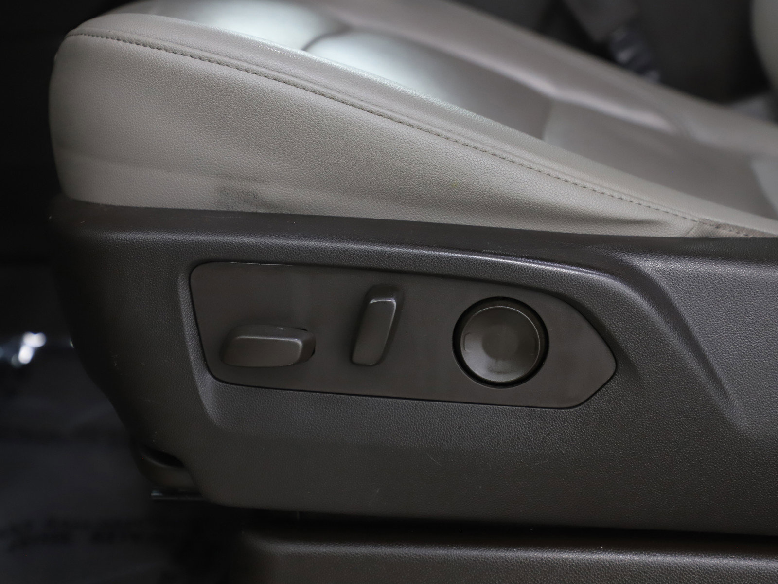 Used 2021 Chevrolet Tahoe Z71 w/ Z71 Off-Road Package AWD/4WD image 33